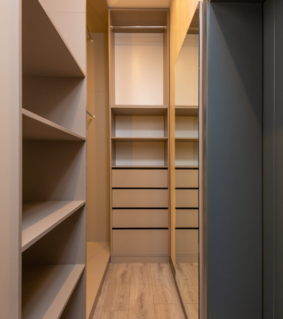 Walk-in wardrobe.